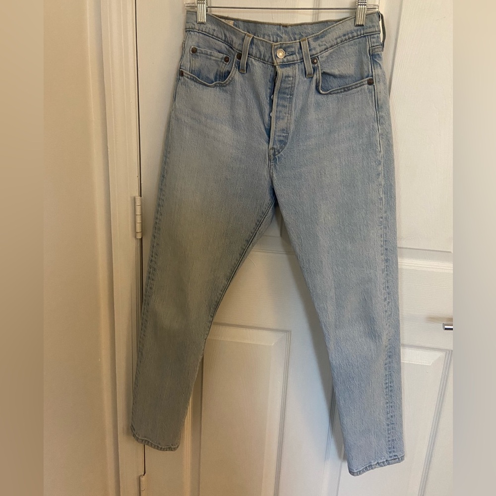 Classic Light Blue 501 jeans size 28